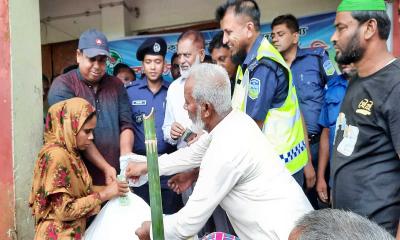 অবসরপ্রাপ্ত পুলিশ অফিসার্স কল্যাণ সমিতির ত্রাণ বিতরণ