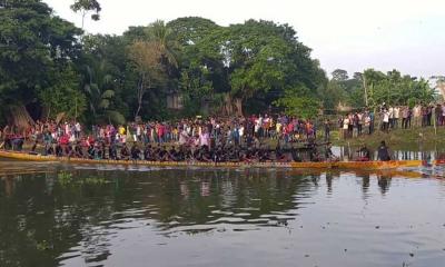 ফরিদপুরে কুমার নদীতে ঐতিহ্যবাহী নৌকা বাইচ অনুষ্ঠিত