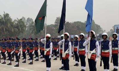 মির্জাপুরে কনস্টেবলদের সমাপনী কুচকাওয়াজ অনুষ্ঠিত