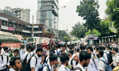 মালিকপক্ষের আশ্বাসে বনানীর  সড়ক ছাড়ল শিক্ষার্থীরা