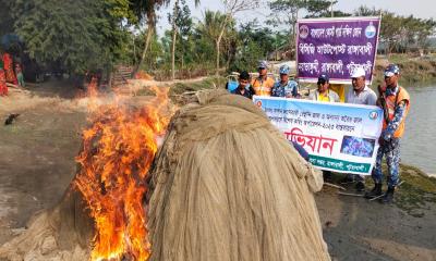 রাঙ্গাবালীতে ৮ লাখ টাকার অবৈধ বেহুন্দি ও চর ঘেরা জাল ধ্বংস