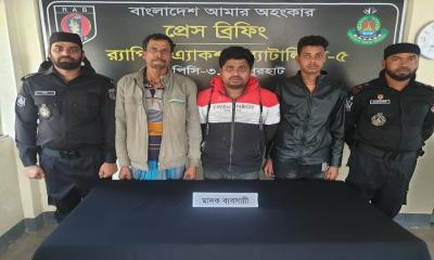 ধামইরহাটে ফেন্সিডিলসহ আটক ৩