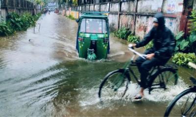 ভারী বর্ষণে ডুবে যাচ্ছে নোয়াখালী শহর