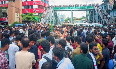 কোটা বাতিলের দাবিতে এবার চবি শিক্ষার্থীদের রাজপথ অবরোধ