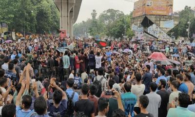 পদযাত্রা নিয়ে ফের শাহবাগে শিক্ষার্থীদের অবরোধ