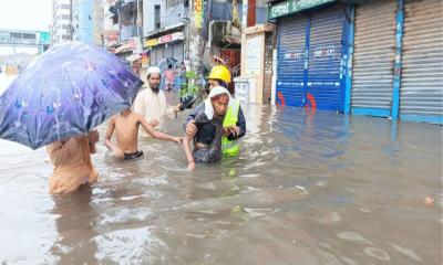 ৩ ঘণ্টায় ৬০ মিলিমিটার বৃষ্টি, চরম ভোগান্তিতে রাজধানীবাসী