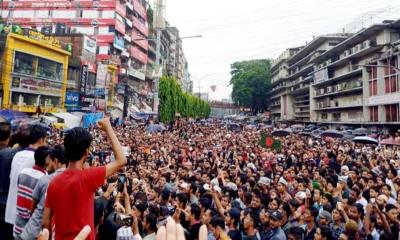 চট্টগ্রামের নিউমার্কেটে বৈষম্যবিরোধী ছাত্র আন্দোলন বিক্ষোভ