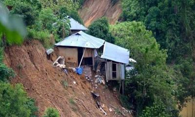 কক্সবাজারে পাহাড়ধস, একই পরিবারের ৩ জনের মৃত্যু