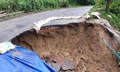 কাপ্তাইয়ের বড়ইছড়ি-ঘাগড়া সড়ক ধস, বন্ধ যানচলাচল