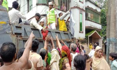 কোম্পানীগঞ্জে ত্রাণ নিয়ে দুয়ারে দুয়ারে ইসলামী আন্দোলন বাংলাদেশ