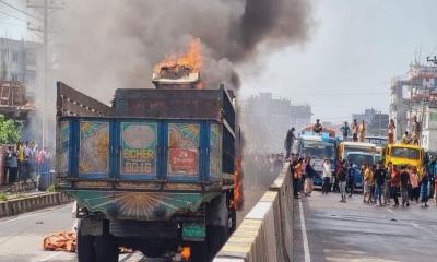 কালিয়াকৈরে ট্রাকচাপায় কারখানার ২ শ্রমিক নিহত