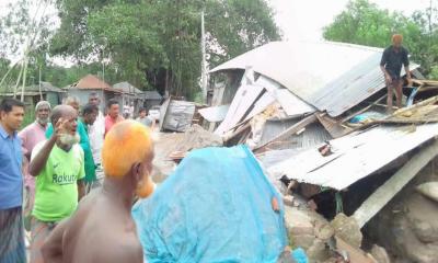 কালীগঞ্জে টর্নেডো: ঘরবাড়িসহ ব্যবসাপ্রতিষ্ঠান লন্ডভন্ড