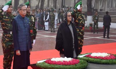 শহীদ বুদ্ধিজীবী স্মৃতিসৌধে রাষ্ট্রপতি-প্রধানমন্ত্রীর শ্রদ্ধা