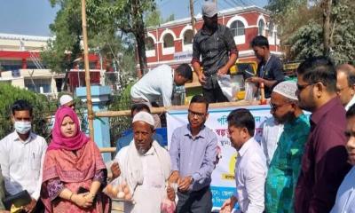 ময়মনসিংহে ডিসির উদ্যোগে কম দামে গরুর মাংস ও ডিম বিক্রি শুরু