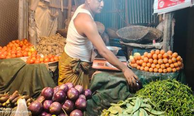 কিশোরগঞ্জে হু হু করে বাড়ছে নিত্য পণ্যের দাম