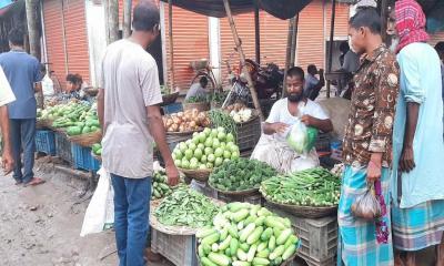 ফুলপুরে সবজির চড়া দামে দিশেহারা ক্রেতা