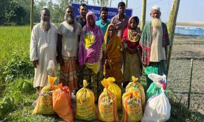 কাউনিয়ায় বন্যায় ক্ষতিগ্রস্ত পরিবারে সিজেডএম’র খাদ্য সামগ্রী বিতরণ