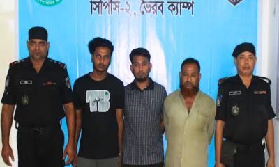 ভৈরবে র‌্যাব পরিচয়ে চাঁদাবাজি, আটক ৩