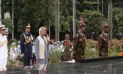 শিখা অনির্বাণে রাষ্ট্রপতি ও প্রধান উপদেষ্টার শ্রদ্ধা