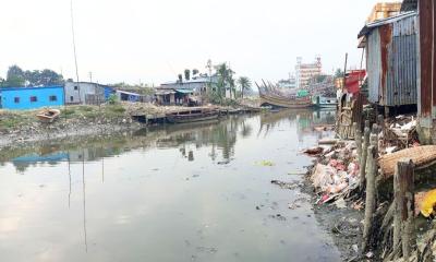 নিষিদ্ধ পলিথিনে সর্বনাশ কীর্তনখোলা