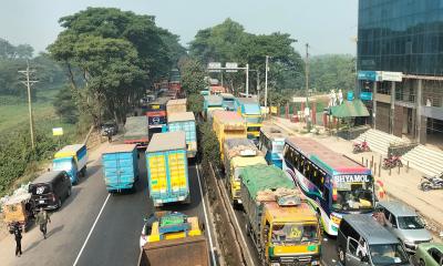 ঢাকা-চট্টগ্রাম মহাসড়কে ১৩ কিলোমিটার যানজট, ভোগান্তিতে যাত্রীরা