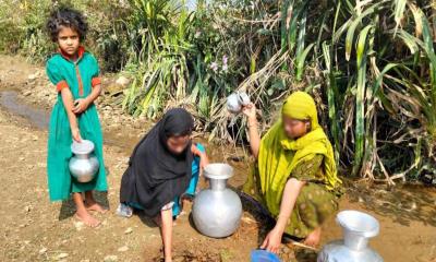 শুকিয়ে যাচ্ছে পাহাড়ের ছড়াগুলো, পানি সংকটে পার্বত্য জনপদ