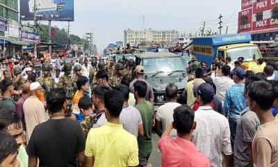 বেতন বৃদ্ধির দাবিতে উত্তাল আশুলিয়া, ৫১ পোষাক কারখানা বন্ধ