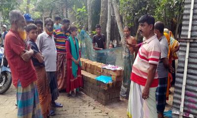 কাফনের কাপড় আতঙ্কে ইউপি সদস্যের পরিবার, থানায় অভিযোগ