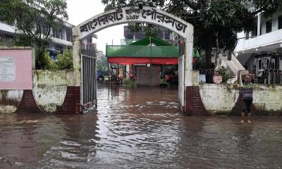 বৃষ্টিতে তলিয়েছে বাগেরহাটের রাস্তাঘাট, ভোগান্তিতে শহরবাসী