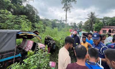 বরিশালে সড়ক দুর্ঘটনায় মা-ছেলে নিহত