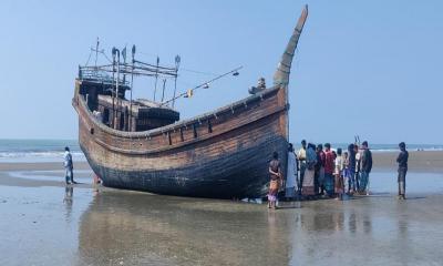 মালয়েশিয়া  নেয়ার কথা বলে ১৫০ রোহিঙ্গাকে নামিয়ে দিলো টেকনাফে