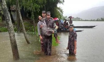 বানভাসি মানুষের পাশে বিজিবি