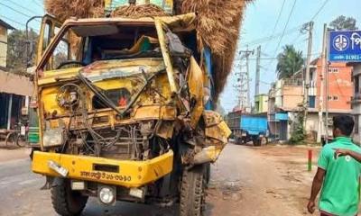 অভয়নগরে দাঁড়িয়ে থাকা ট্রাকে অপর ট্রাকের ধাক্কা, হেলপার নিহত