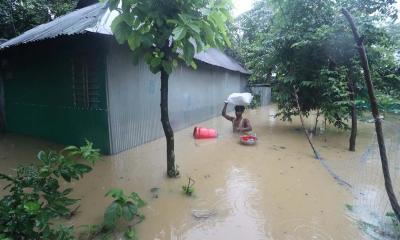 কুমিল্লা ব্রাহ্মণপাড়া হু হু করে বাড়ছে পানি তলিয়ে যাচ্ছে বাড়িঘর