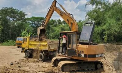 বোয়ালমারীতে দুই মাটি ব্যবসায়ীকে লাখ টাকা জরিমানা