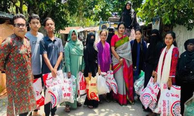 চাঁদপুরে বন্যার্তদের মাঝে শুকনো খাবার ও ওষুধ বিতরণ