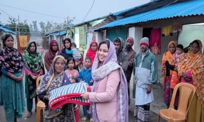 বাকেরগঞ্জে ইউএনওর কম্বল উপহার পেয়ে খুশি শীতার্তরা