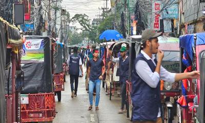 কক্সবাজারে সড়কে ফিরেছে শৃঙ্খলা, দায়িত্বে শিক্ষার্থীরা