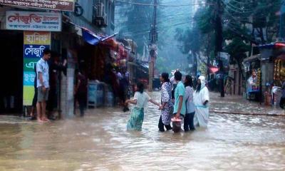 ভারী বৃষ্টিতে কক্সবাজারে লাখো মানুষ পানিবন্দি