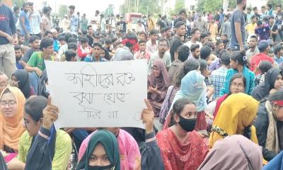 ধামরাইয়ে বিক্ষোভকারী শিক্ষার্থীদের মহাসড়ক অবরোধ