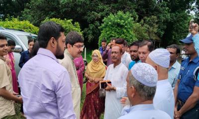 বিভাগীয় কমিশনারের ধনবাড়ী জমিদার বাড়ি পরিদর্শন