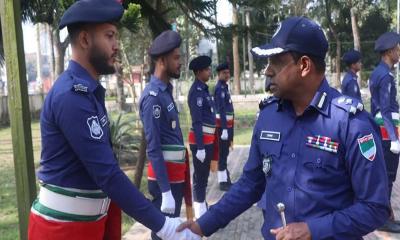 মাগুরা জেলা পুলিশ পরিদর্শন করলেন খুলনা রেঞ্জ ডিআইজি