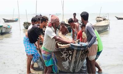 শেষ হলো ইলিশ ধরার নিষেধাজ্ঞা, প্রস্তুত জেলেরা