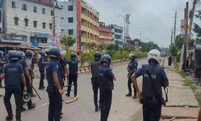 ফরিদপুরে বিক্ষোভকারীদের সঙ্গে পুলিশের ধাওয়া পাল্টা ধাওয়া