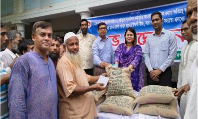 ফরিদগঞ্জে ক্ষতিগ্রস্ত কৃষকদের মাঝে কৃষি উপকরণ বিতরণ