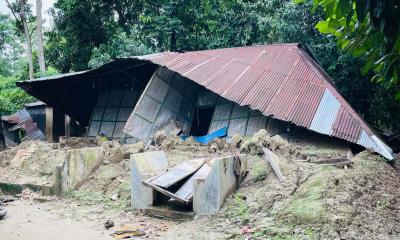 ফেনীতে বন্যায় সাড়ে ৬৪ হাজার ঘরবাড়ির ক্ষয়ক্ষতি, তৎপরতা নেই পুনর্বাসনে