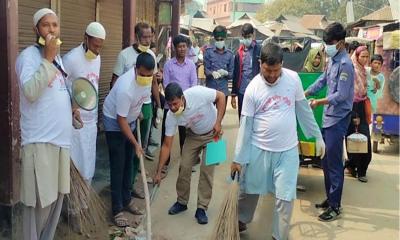 রমজানের পবিত্রতা রক্ষার্থে ফুলবাড়ী বণিক সমিতির পরিষ্কার অভিযান