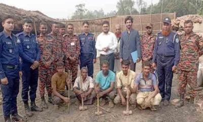 পলাশবাড়ীতে অবৈধ কারখানা গুঁড়িয়ে দিলো প্রশাসন