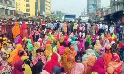 বেতন-বোনাসের দাবিতে টঙ্গী ও মৌচাকে শ্রমিকদের অবরোধ