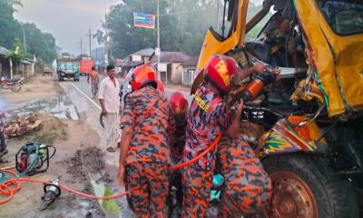 থেমে থাকা ট্রাকে অপর ট্রাকের ধাক্কায় হেলপার নিহত